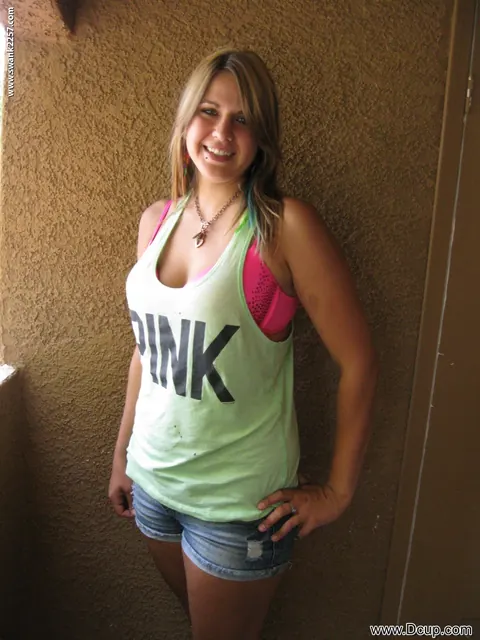Thick Blonde Flashes Her Big Tits Outdoors in Shorts – photo 1 of 20