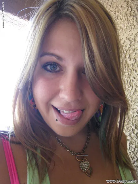 Thick Blonde Flashes Her Big Tits Outdoors in Shorts – photo 20 of 20