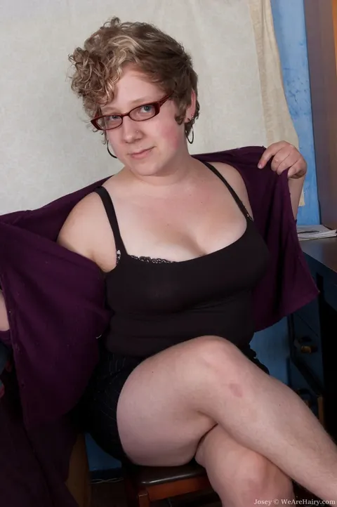 BBW Strips Out of Her Skirt and Spreads Her Hairy Pussy – photo 2 of 10
