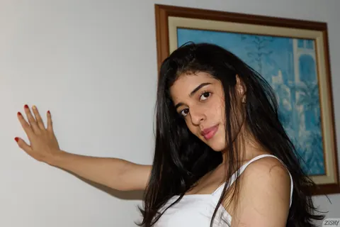 Ileana Burgos: Amateur Bares Her Big Tits and Spreads Her Legs – photo 6 of 13