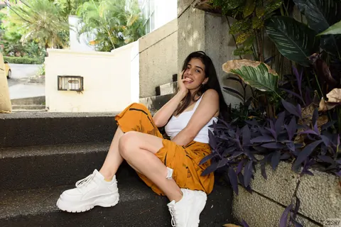 Ileana Burgos: Amateur Bares Her Big Tits and Spreads Her Legs – photo 3 of 13