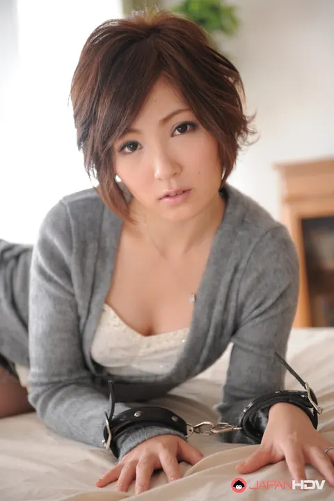 Kaede Oshiro: Japanese MILF Stands Handcuffed and Gagged in a Skirt – photo 12 of 15