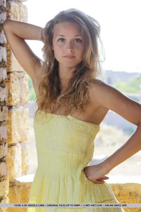 Toxic A: Tall Blonde in a Mini Dress Spreads Outdoors and Shows Her Feet – photo 2 of 18