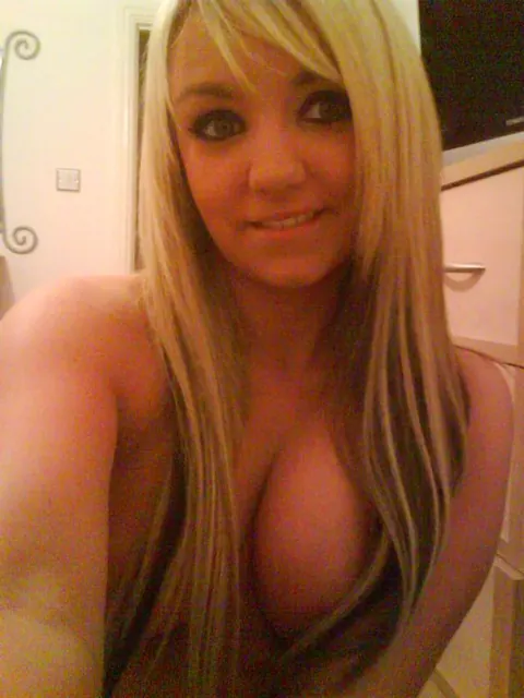 Blonde with Big Tits Poses Nude for Self-Shots – photo 4 of 13