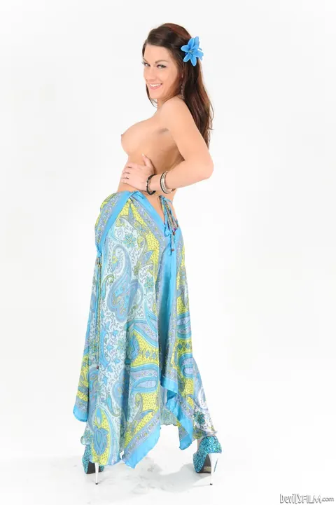 Lexii Madison: Busty MILF Sheds Her Dress and Poses in Heels – photo 5 of 15