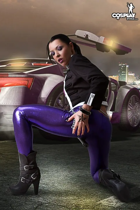 Mea Lee: Thick Latina Pulls Down Latex Pants and Shows Her Big Tits – photo 6 of 12