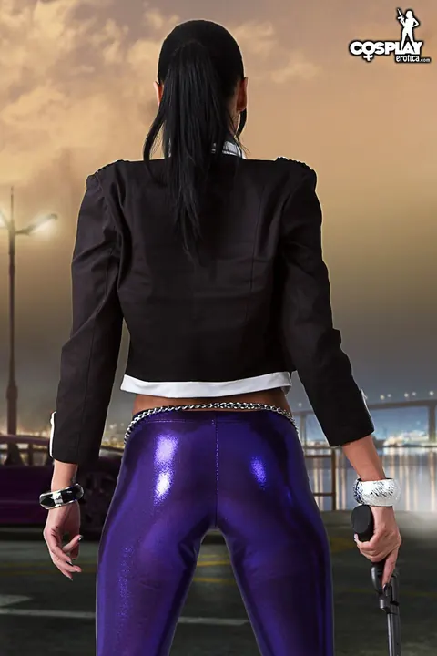 Mea Lee: Thick Latina Pulls Down Latex Pants and Shows Her Big Tits – photo 2 of 12