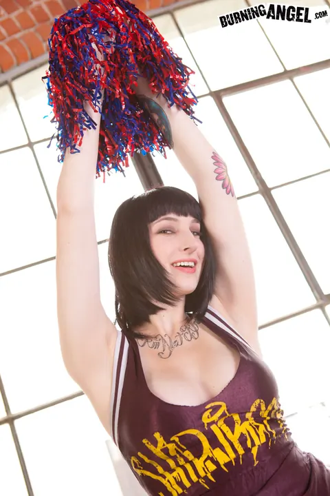 Shay Ryan: Short-Haired Brunette with Big Tits Fingers and Spreads – photo 2 of 17