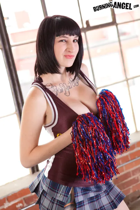 Shay Ryan: Short-Haired Brunette with Big Tits Fingers and Spreads – photo 6 of 17