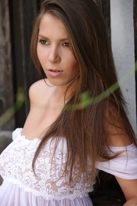 Lizzie Ryan: Brunette with Big Natural Tits Spreads Her Shaved Pussy Outdoors – photo 3 of 21