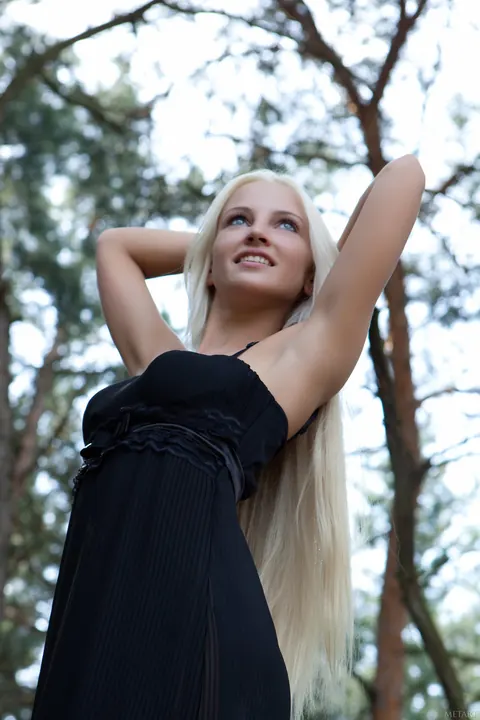 Alysha A: Tall Blonde Peels Off Her Clothes and Poses Naked – photo 12 of 21