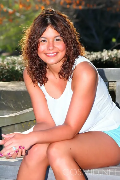 Becca Stein: BBW in Shorts Spreads at the Park – photo 6 of 16