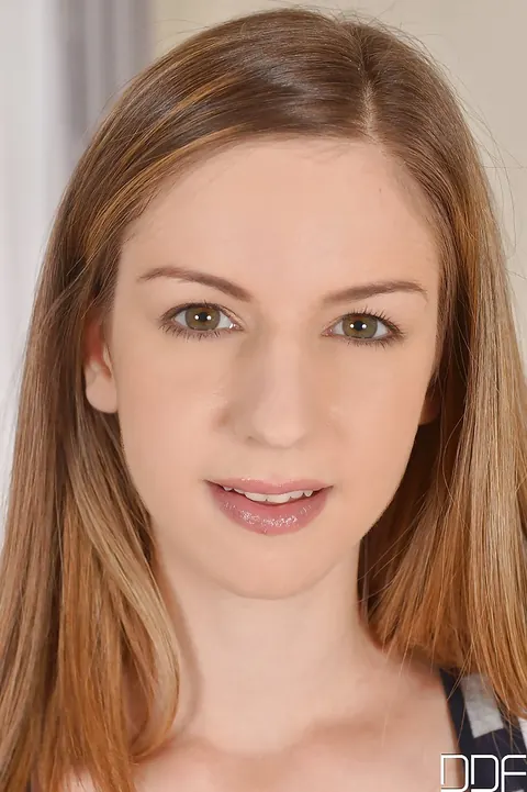 Stella Cox: PAWG Brunette Strips Out of Her Jeans and Spreads Her Asshole – photo 1 of 16