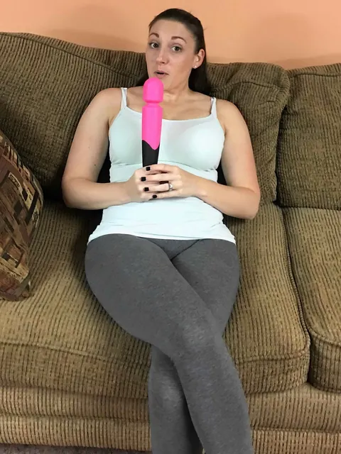 Melanie Hicks: Busty Chubby MILF Masturbates with a Dildo in Yoga Pants – photo 2 of 20