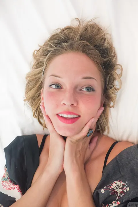 Piper Candless: Petite Blonde in Lingerie Teases on the Bed – photo 2 of 11