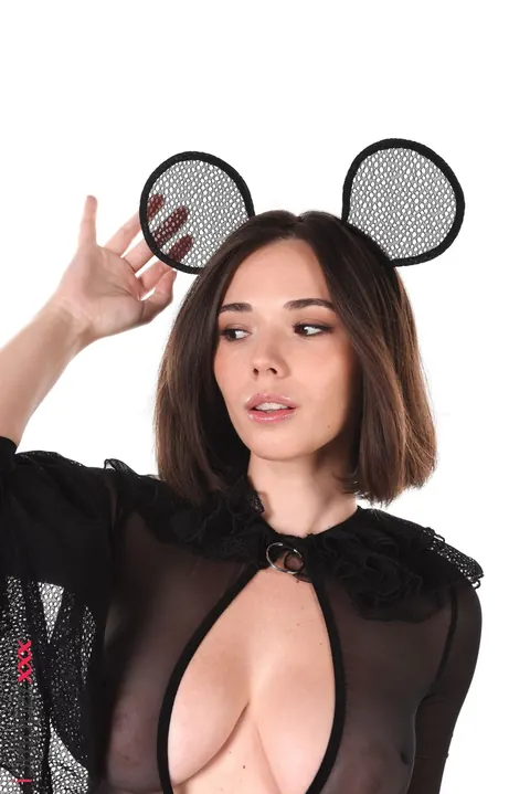 Eve Sweet: Busty Short-Haired Brunette Masturbates with a Dildo in Cosplay – photo 2 of 15