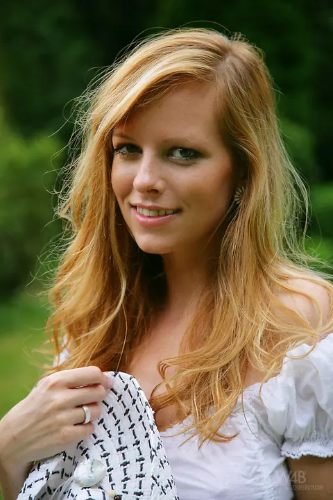 Tubbea: Tall Redhead in Stockings Takes Nude Selfie Outdoors – photo 7 of 16