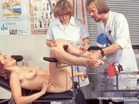 Short-Haired MILF Fucks the Gynecologist in His Office – photo 6 of 15