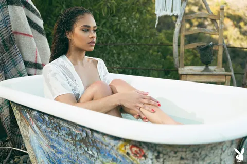 Scarlit Scandal: Petite Ebony Brunette Bathes and Poses in the Bathtub – photo 16 of 20