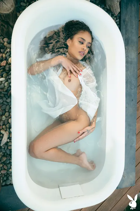 Scarlit Scandal: Petite Ebony Brunette Bathes and Poses in the Bathtub – photo 14 of 20