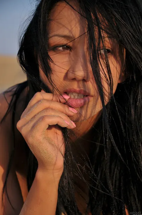 Brunette Spreads Her Shaved Pussy and Ass on the Beach – photo 19 of 21