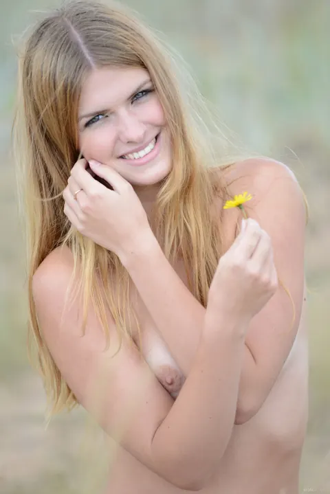 Vibeke: Tall Skinny Blonde Spreads Her Shaved Pussy on the Beach – photo 16 of 21