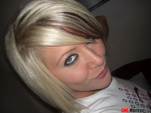 Blonde with Short Hair Pulls Panties Aside for Selfies – photo 1 of 12