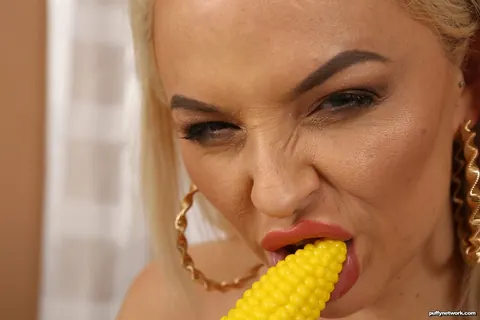 Louise Lee: Blonde MILF with Big Tits Masturbates with a Toy in Heels – photo 10 of 15
