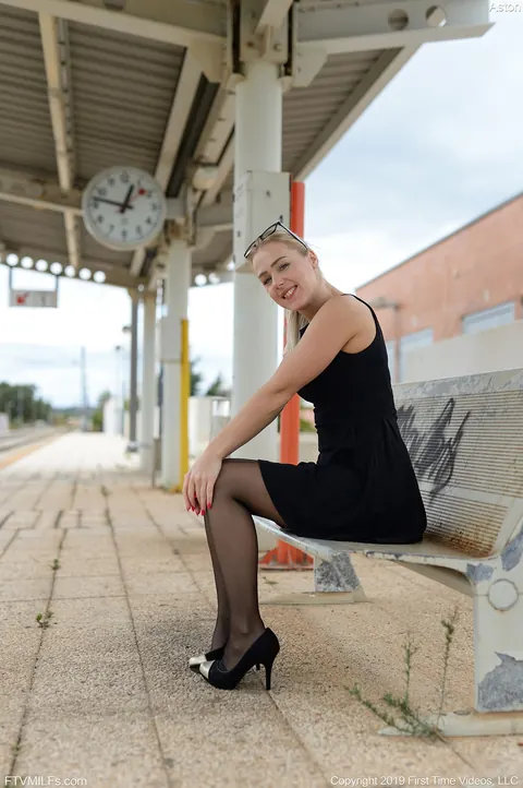 Thick European MILF in Heels and Glasses Fingers Herself at a Train Station – photo 4 of 21