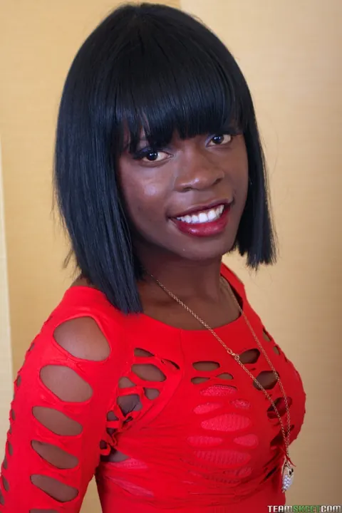 Sasha Fierce: Slim Ebony Brunette Undresses and Masturbates with a Dildo – photo 2 of 17