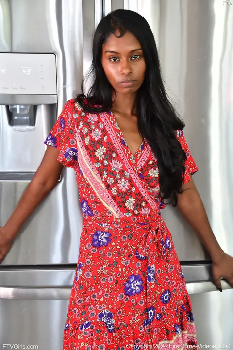 Fae Love: Indian Brunette Amateur Undresses and Uses a Dildo in the Kitchen – photo 2 of 20