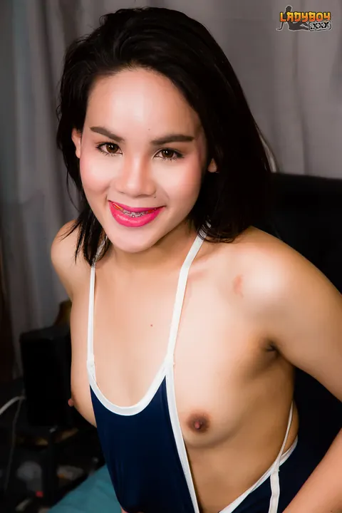 Asian Trans Woman Spreads Wide Leaning Back – photo 2 of 16