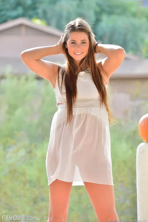 Skinny Babe Fingers Herself in a Dress Outdoors – photo 5 of 20