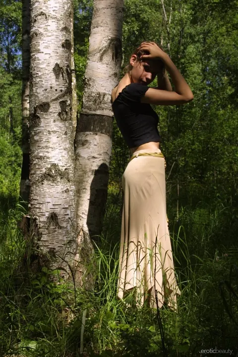 Petite Slim Woman Poses Nude in the Forest – photo 2 of 20