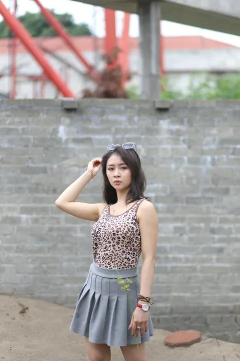 Woman Undresses and Kneels Arching Back to Show Her Body – photo 2 of 21