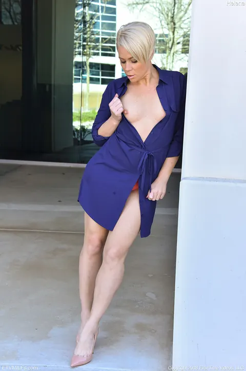 Amateur Blonde MILF Flashes Her Big Ass in Public – photo 4 of 21