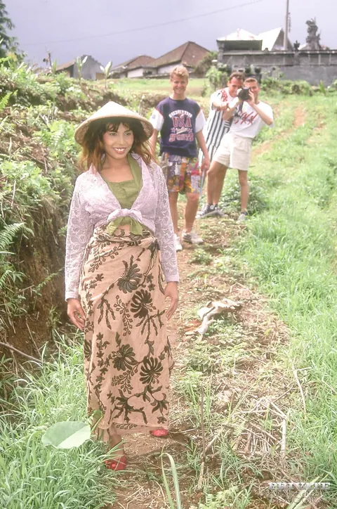 Su Ann: Asian Brunette Takes Triple Penetration in the Forest – photo 2 of 12