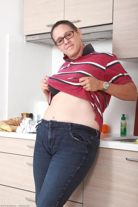 Chubby Brunette MILF Strips and Spreads Her Hairy Pussy in the Kitchen – photo 1 of 21