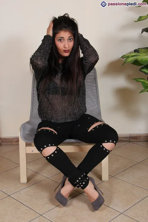 European Brunette Slips Off Her Heels and Spreads Her Legs – photo 2 of 12
