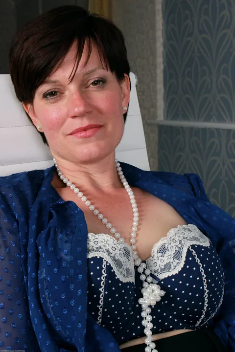 Mature Short-Haired Brunette with Big Tits Toys Her Pussy – photo 4 of 21