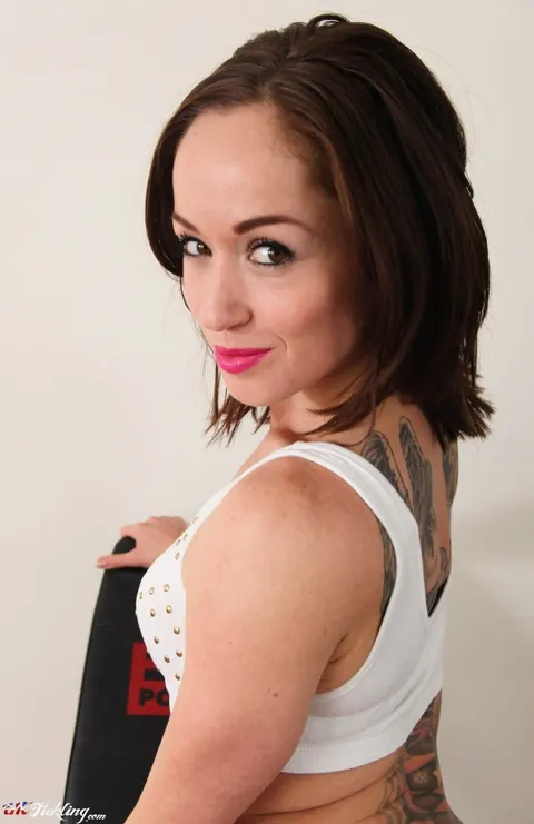 Mercedes Marston: British Brunette Shows Off Her Tattooed Legs in Pantyhose – photo 2 of 12