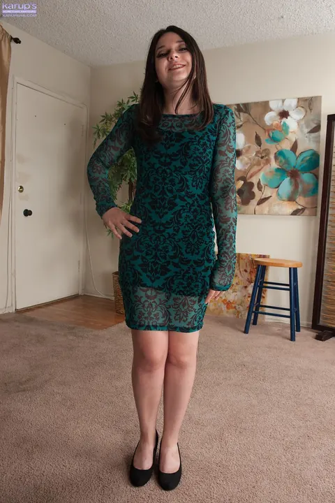 Amy Faye: Brunette in High Heels Spreads Her Hairy Bush Wide – photo 2 of 18