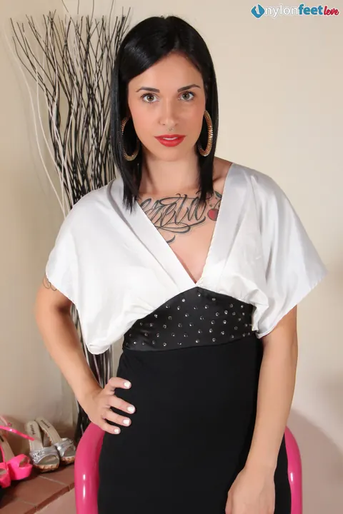 European Brunette Teases in Pantyhose and High Heels – photo 1 of 12