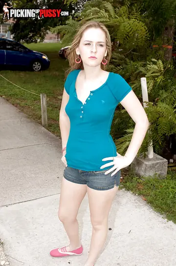 Blonde PAWG in Shorts Sucks and Fucks in a Car