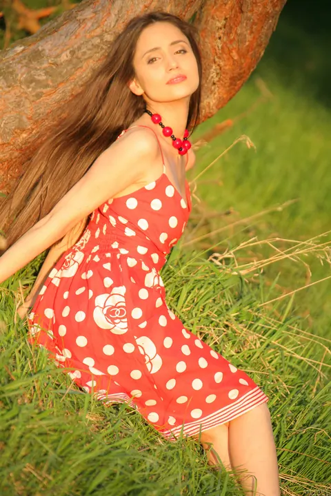 Anna AK: Asian Brunette Undresses Outdoors and Spreads Her Shaved Pussy – photo 4 of 21