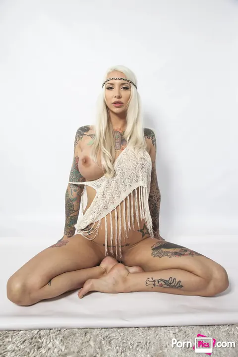 Rachel rampage: Thick Blonde with Big Natural Tits and Tattoos Spreads Her Pussy Wide – photo 19 of 21