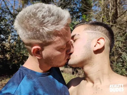 Man Strips Nude Outdoors and Cums – photo 6 of 17