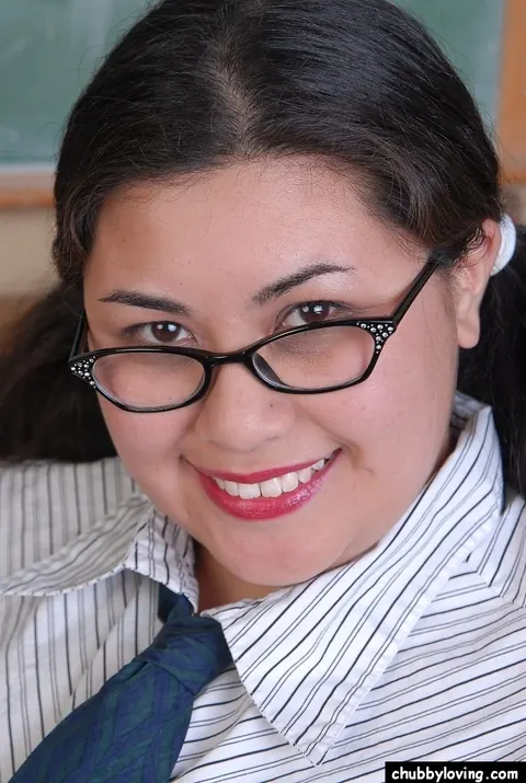 Tyung: Thick Asian Brunette in Glasses Strips Out of Her Lingerie – photo 1 of 16