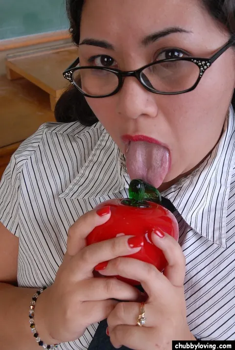 Tyung: Thick Asian Brunette in Glasses Strips Out of Her Lingerie – photo 4 of 16
