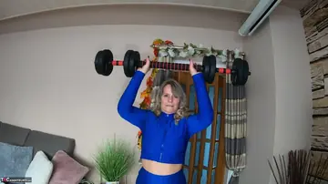 Sweet Susi – Thick European MILF Strips Out of Her Yoga Pants